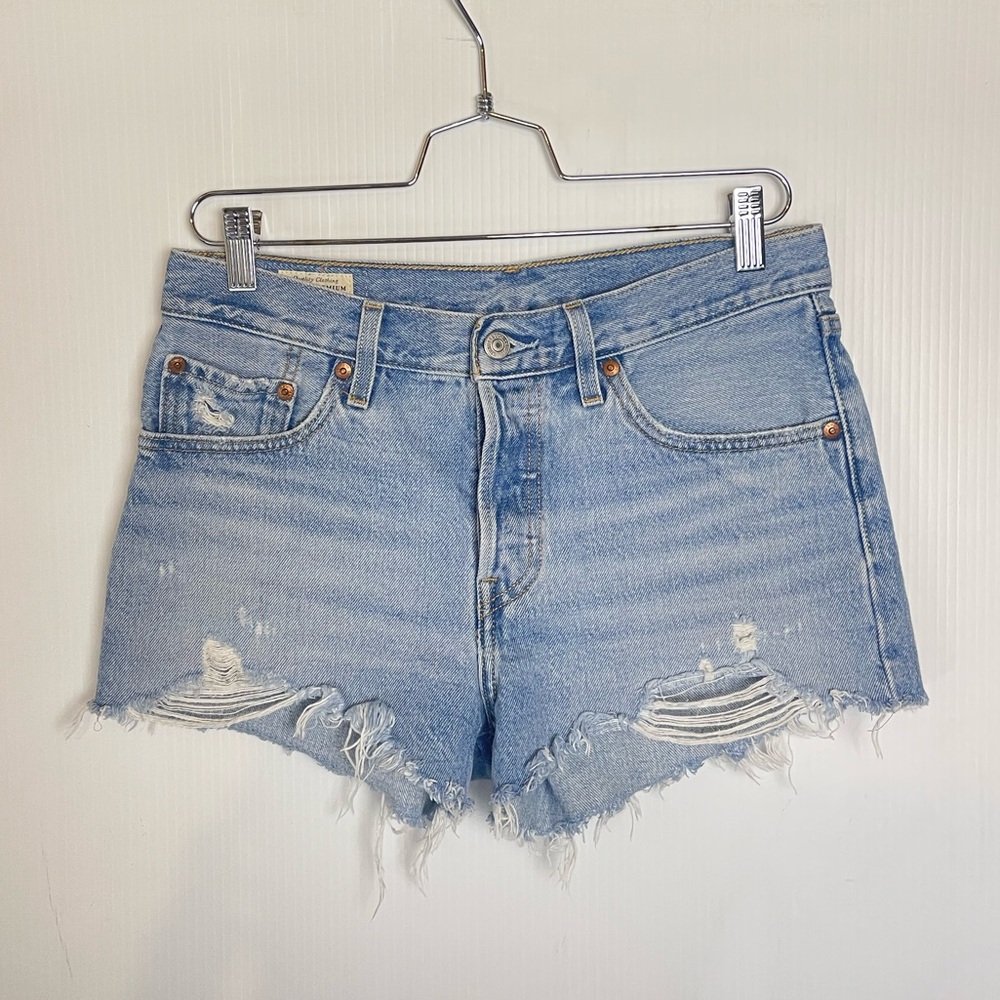 501 Levi’s Distressed Shorts size 27